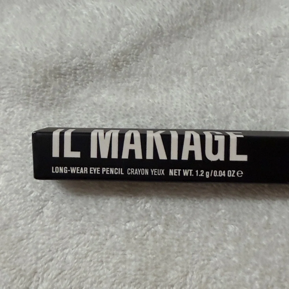 IL MAKIAGE Long-Wear Eye Pencil in Black - Picture 2 of 2